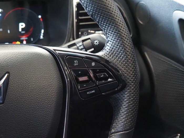 2025 Mahindra XUV3XO AX5L