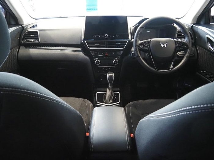 2025 Mahindra XUV3XO AX5L