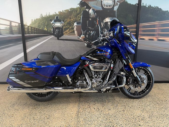 2025 Harley-Davidson CVO Street Glide 121 (FLHXSE)