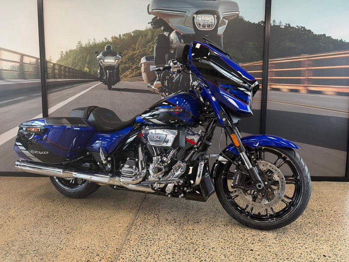 2025 Harley-Davidson CVO Street Glide 121 (FLHXSE)