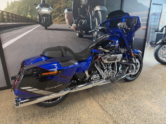 2025 Harley-Davidson CVO Street Glide 121 (FLHXSE)