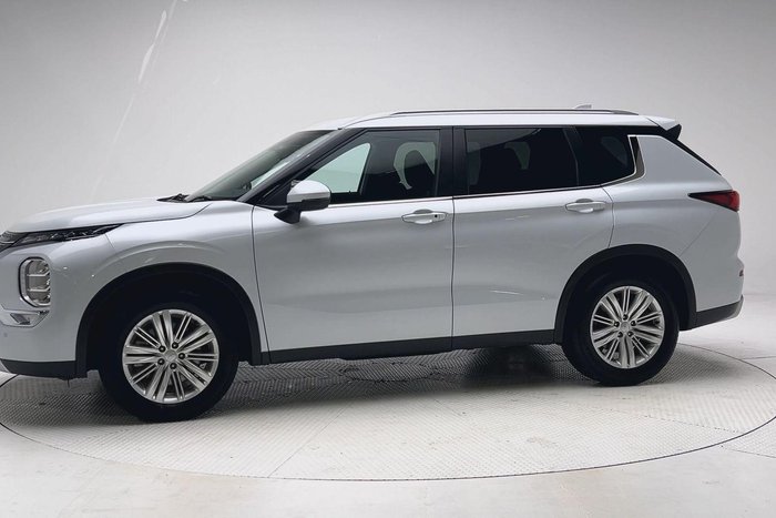 2024 Mitsubishi Outlander LS