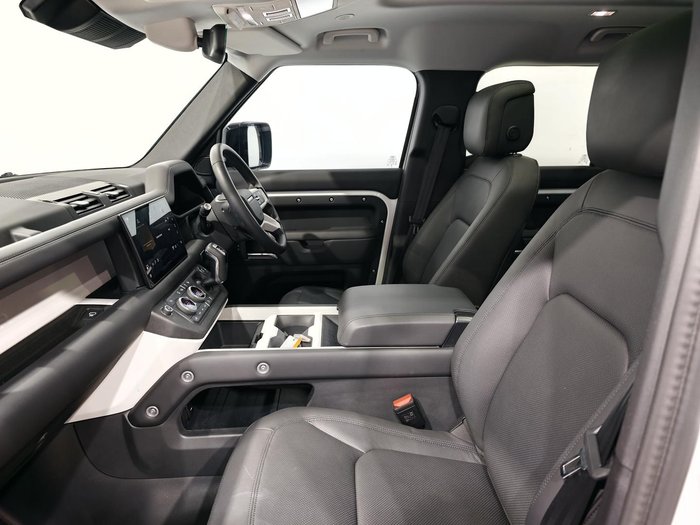 2025 Land Rover Defender 110 P400 S