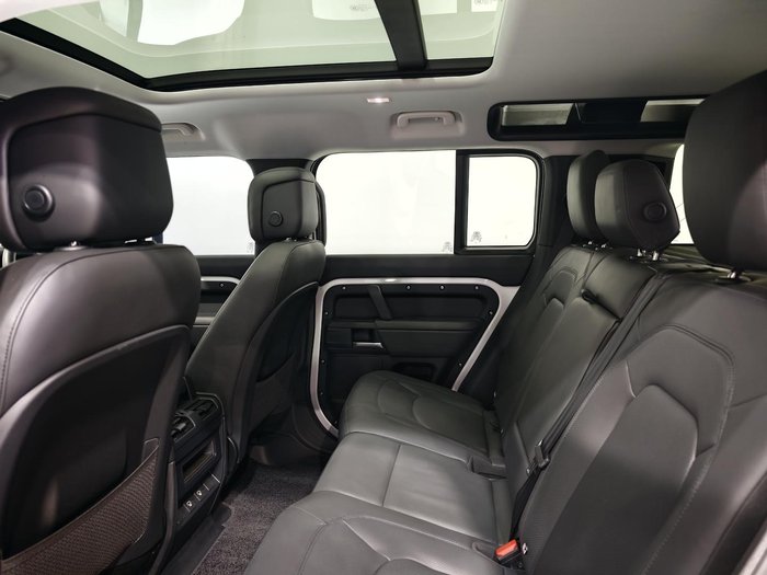 2025 Land Rover Defender 110 P400 S