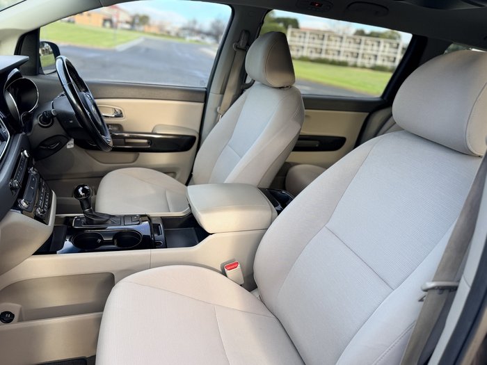 2015 Kia Carnival Si