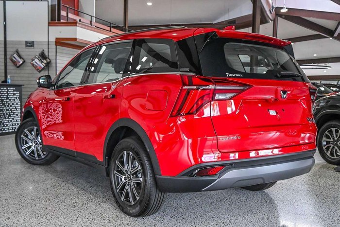 2025 Mahindra XUV700 AX7L