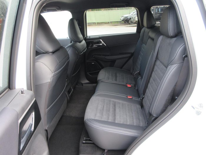 2026 Mitsubishi Outlander Black Edition