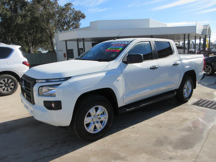 2026 Mitsubishi Triton GLX+