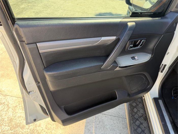 2018 MITSUBISHI PAJERO EXCEED LWB (4x4)