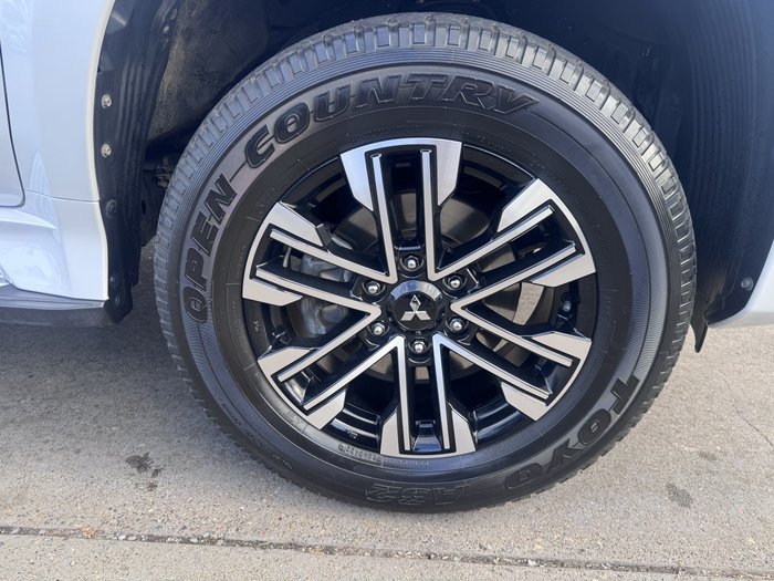 2022 Mitsubishi Pajero Sport GLS