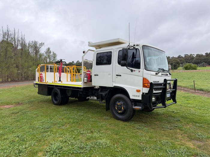 2009 Hino Ft 1022-500 Series 4X4 Crew Cab