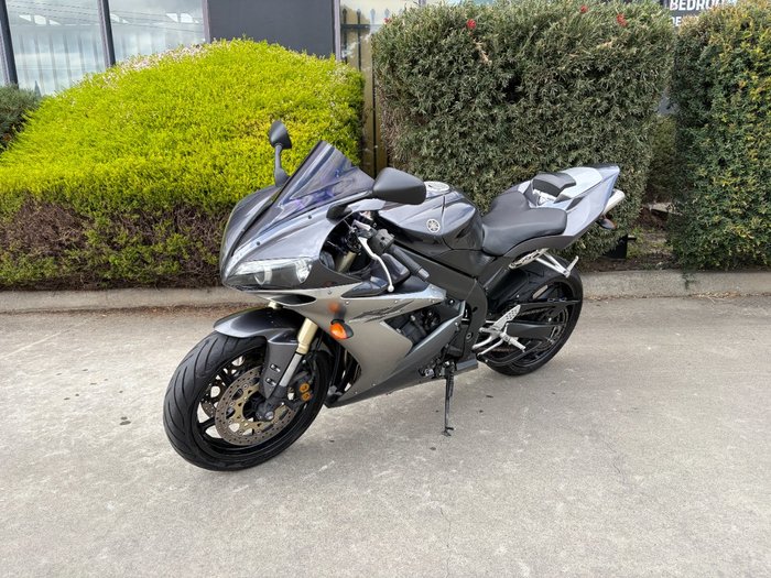 2004 Yamaha YZF-R1 Black