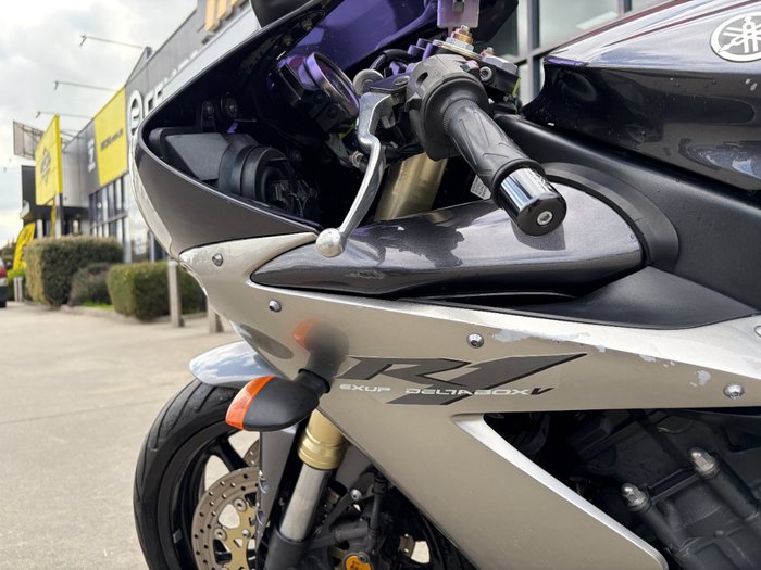 2004 Yamaha YZF-R1 Black