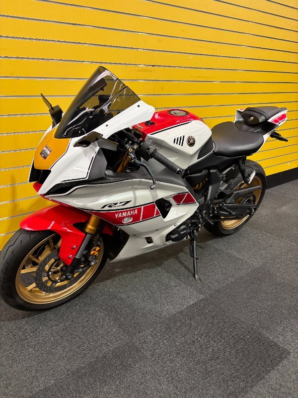 2022 Yamaha YZF-R7LA White