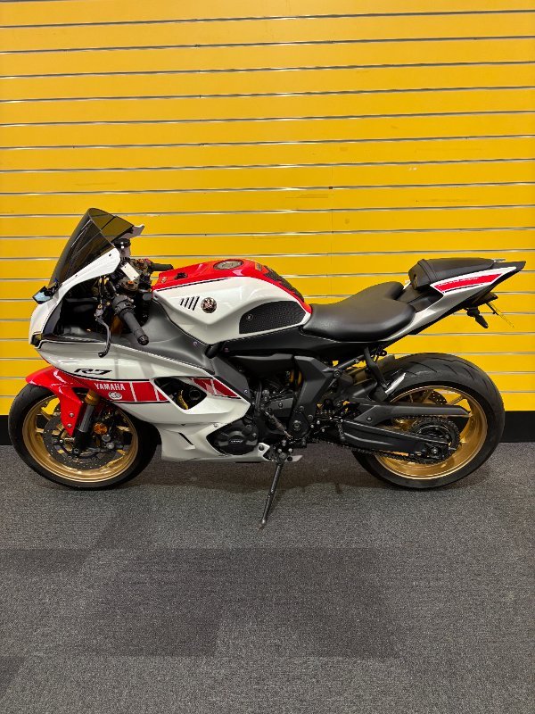 2022 Yamaha YZF-R7LA White