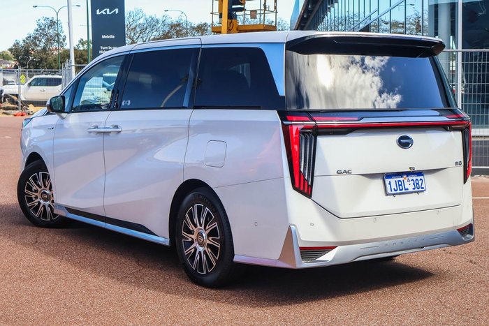 2026 GAC M8 PHEV Luxury