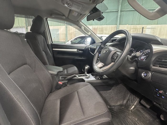 2022 Toyota Hilux SR5