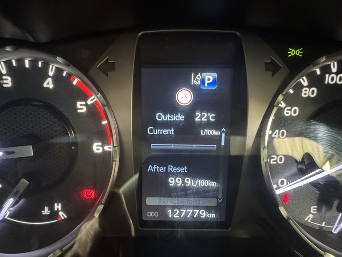 2022 Toyota Hilux SR5