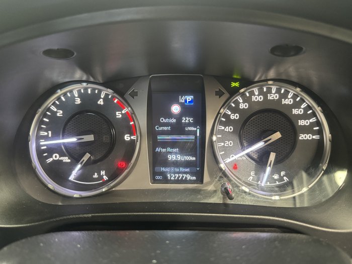 2022 Toyota Hilux SR5