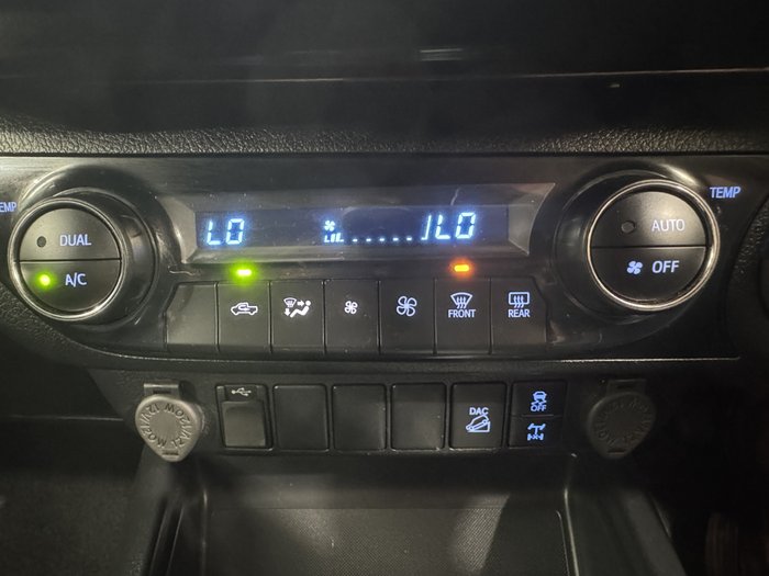 2022 Toyota Hilux SR5
