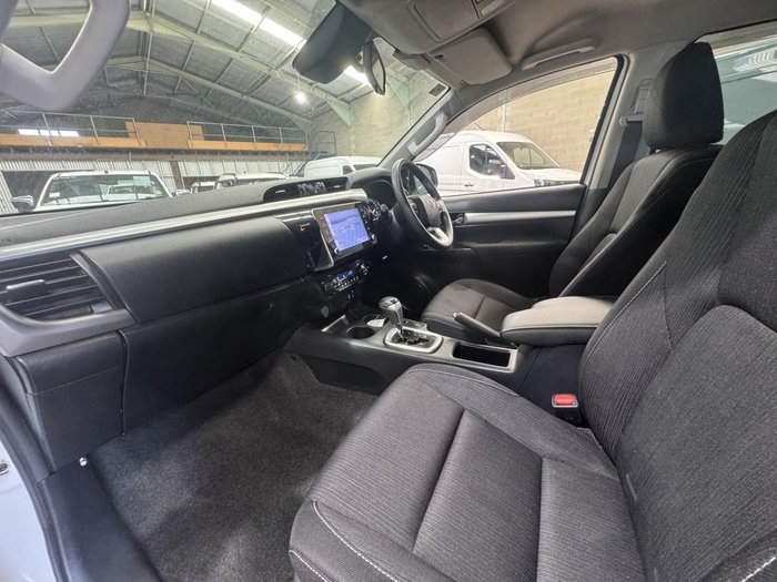 2022 Toyota Hilux SR5