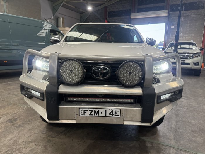 2022 Toyota Hilux SR5