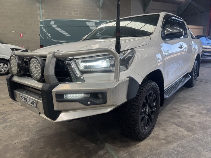 2022 Toyota Hilux SR5