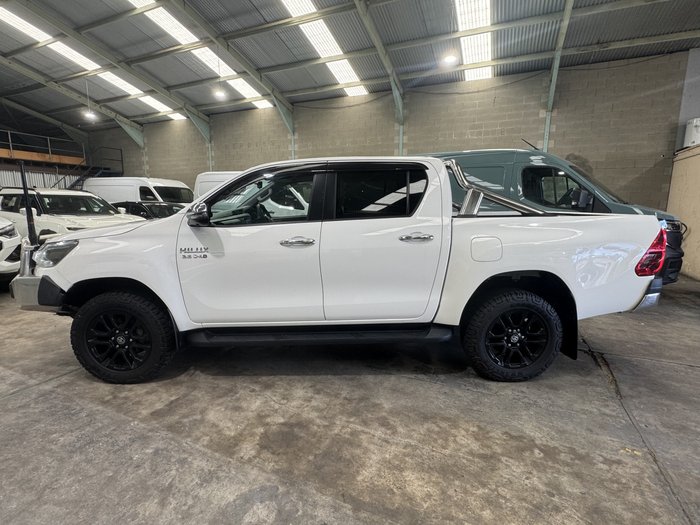 2022 Toyota Hilux SR5