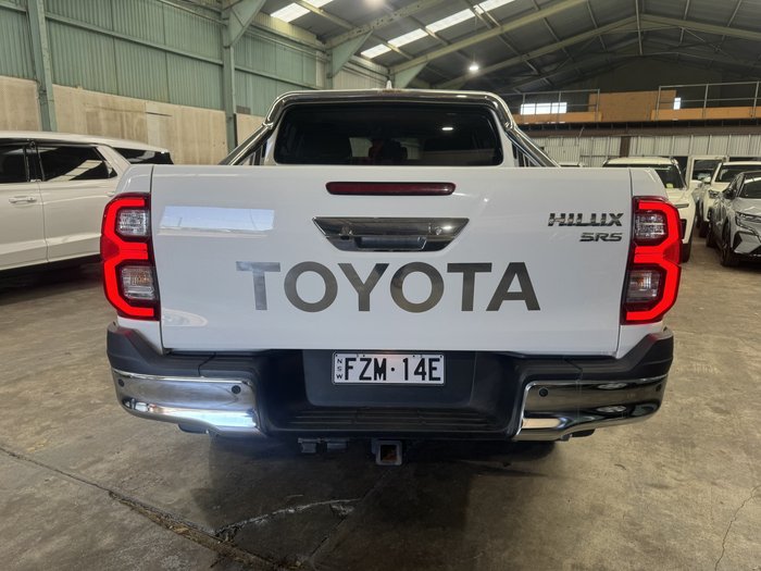 2022 Toyota Hilux SR5