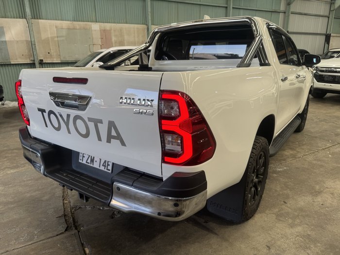 2022 Toyota Hilux SR5