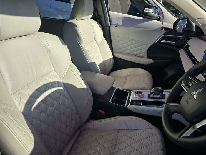 2022 Mitsubishi Outlander Exceed