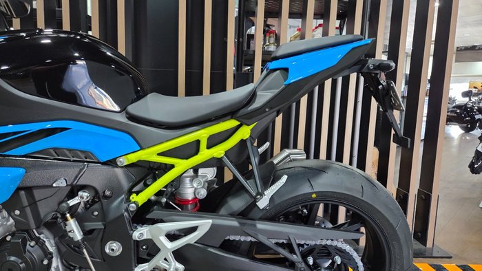 2026 BMW Motorrad S 1000 R BLUE
