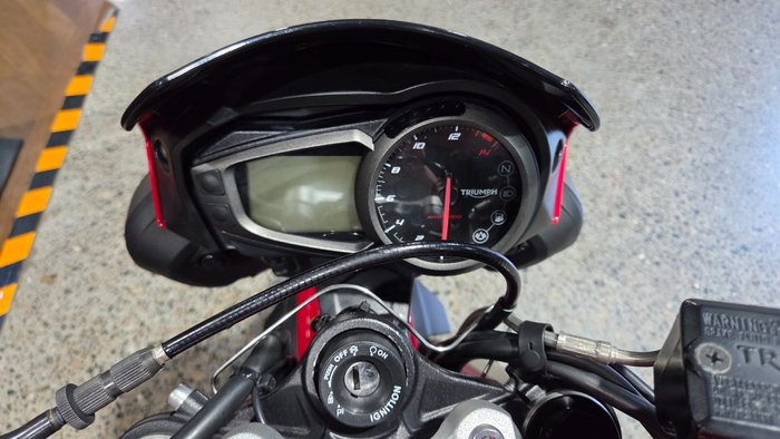 2021 Triumph STREET TRIPLE S 660 LAMS RED