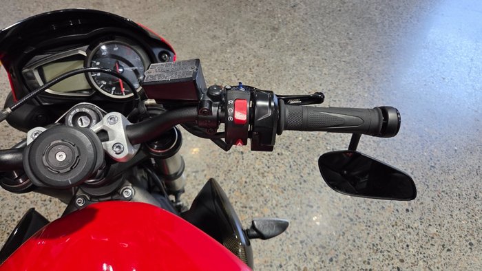 2021 Triumph STREET TRIPLE S 660 LAMS RED