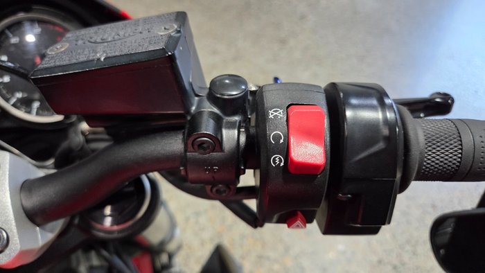 2021 Triumph STREET TRIPLE S 660 LAMS RED