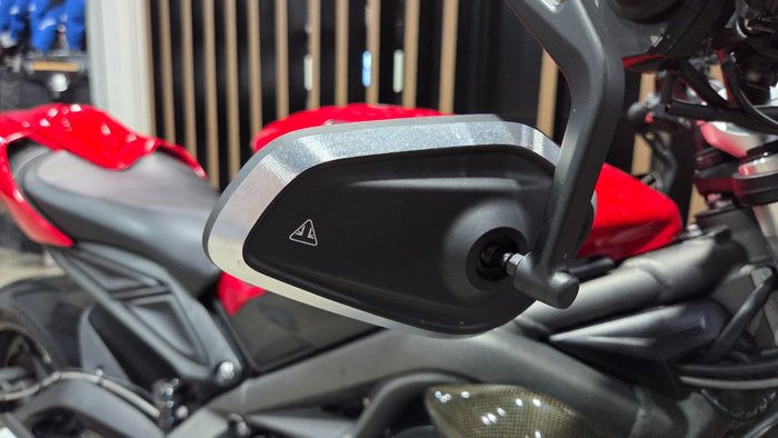2021 Triumph STREET TRIPLE S 660 LAMS RED
