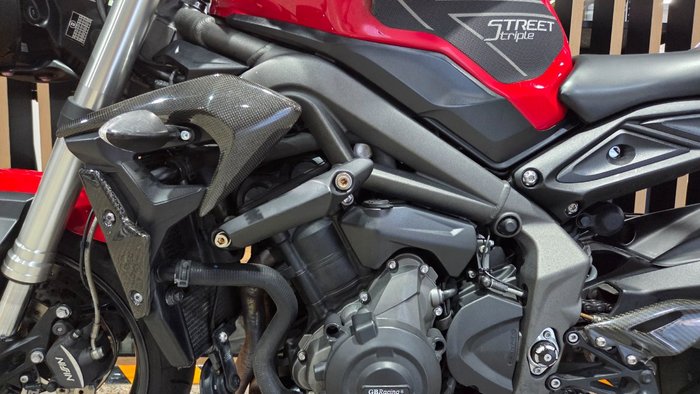 2021 Triumph STREET TRIPLE S 660 LAMS RED