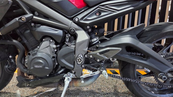 2021 Triumph STREET TRIPLE S 660 LAMS RED