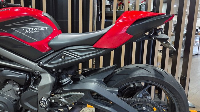 2021 Triumph STREET TRIPLE S 660 LAMS RED