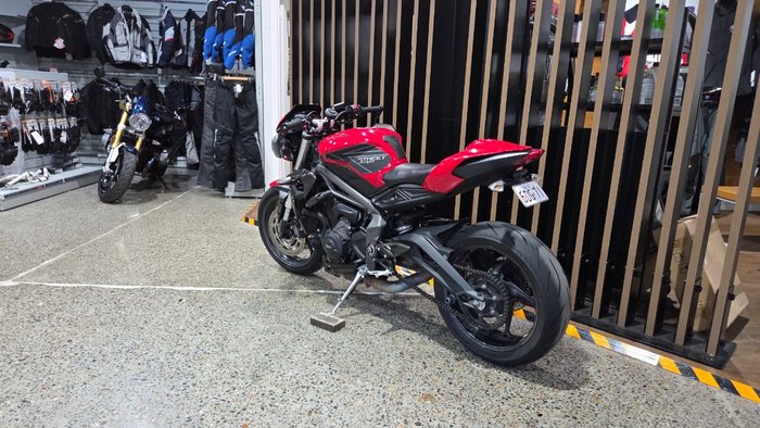 2021 Triumph STREET TRIPLE S 660 LAMS RED