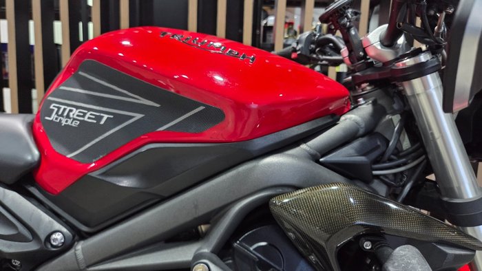 2021 Triumph STREET TRIPLE S 660 LAMS RED