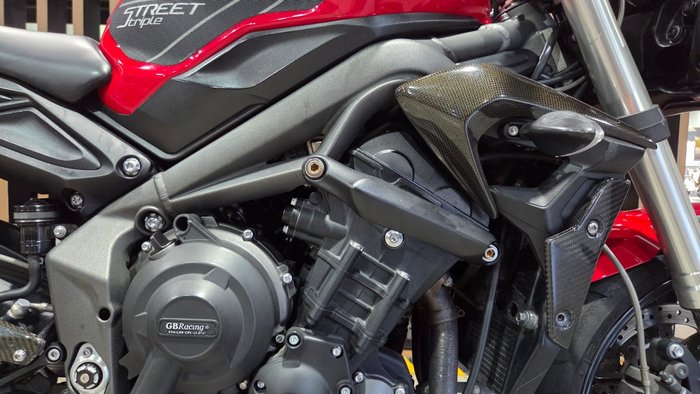 2021 Triumph STREET TRIPLE S 660 LAMS RED