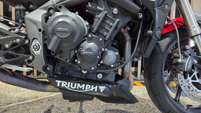 2021 Triumph STREET TRIPLE S 660 LAMS RED