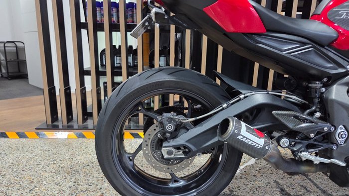 2021 Triumph STREET TRIPLE S 660 LAMS RED