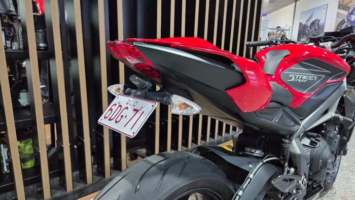 2021 Triumph STREET TRIPLE S 660 LAMS RED
