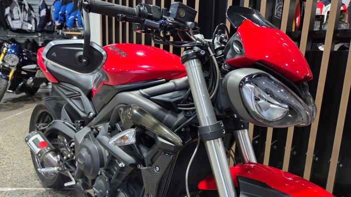 2021 Triumph STREET TRIPLE S 660 LAMS RED