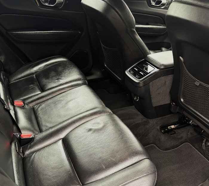 2020 Volvo XC60 D4 Momentum