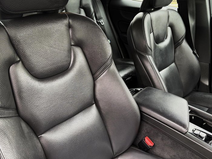 2020 Volvo XC60 D4 Momentum