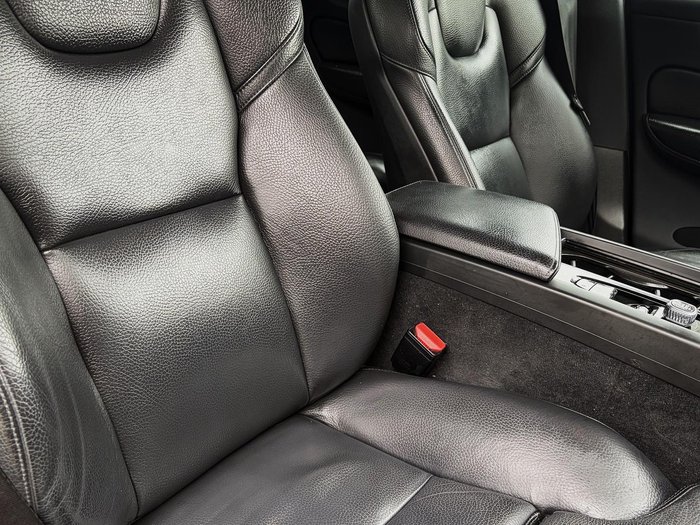 2020 Volvo XC60 D4 Momentum