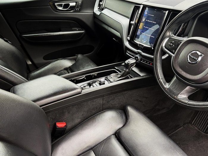 2020 Volvo XC60 D4 Momentum